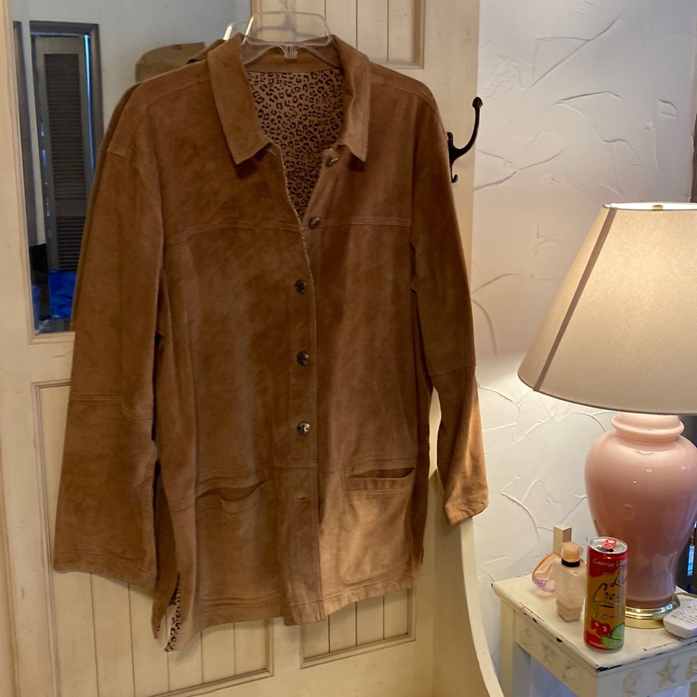 Oversized camel suede reversible to leopard print suede shirt jacket w/ pockets